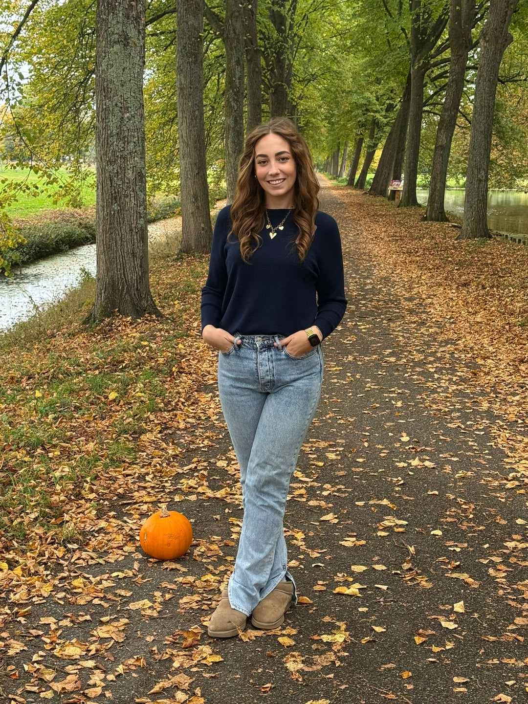 💙 Navy Blue Basic Trui – Elegant, Zacht & Tijdloos