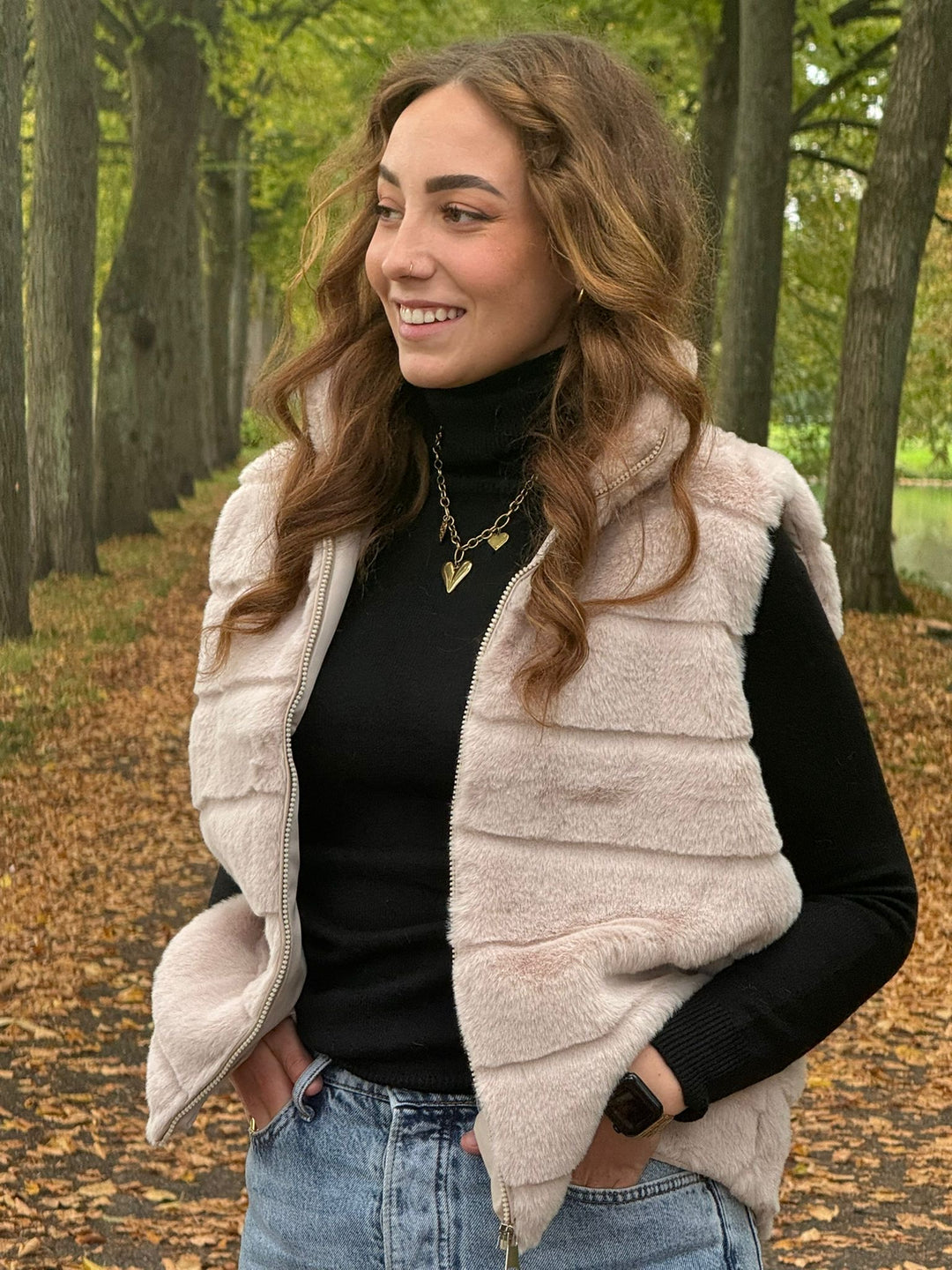🤎 Beige Faux Fur Bodywarmer – Elegant, Zacht & Tijdloos