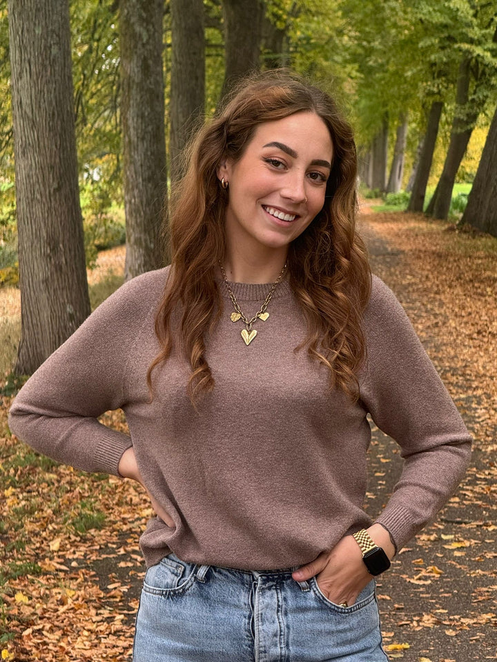 🤎 Taupe Basic Trui – Neutraal, Zacht & Makkelijk te Stylen