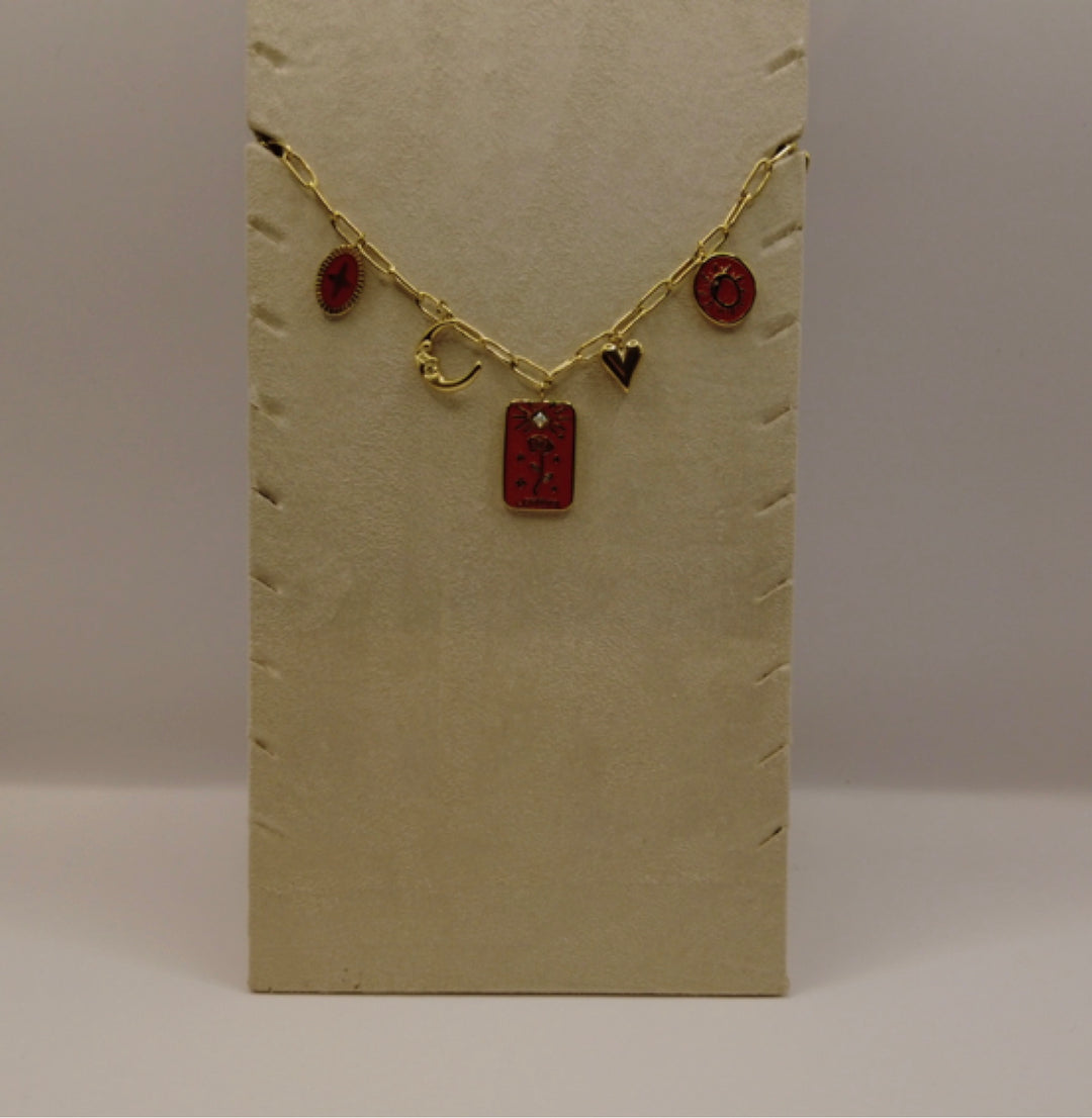 Stainless Steel Bedelketting – Goudkleurig met Rode Accenten & Symbolen