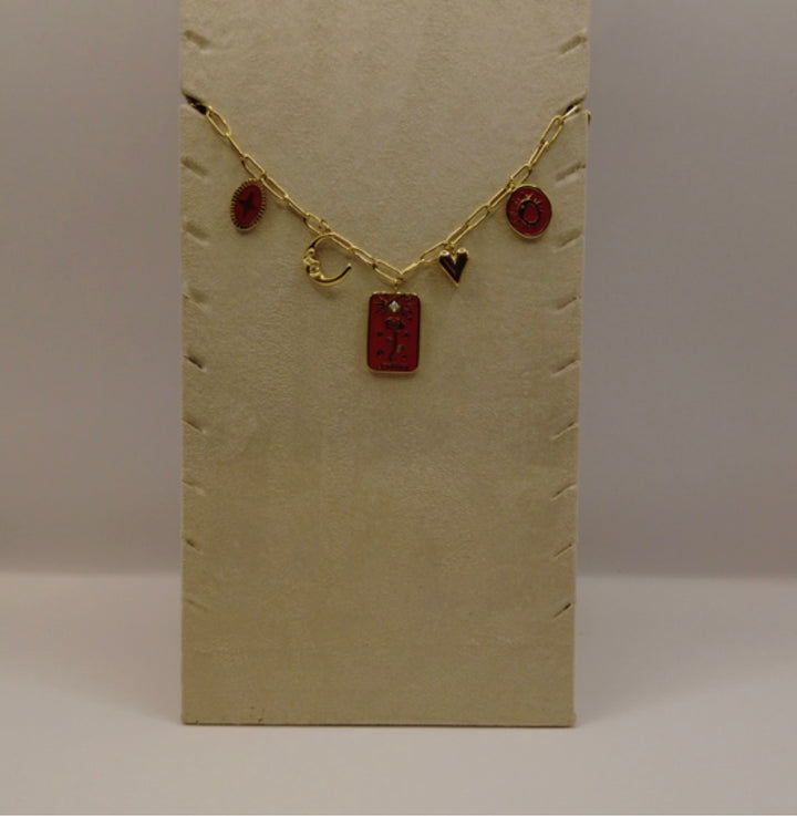 Stainless Steel Bedelketting – Goudkleurig met Rode Accenten & Symbolen