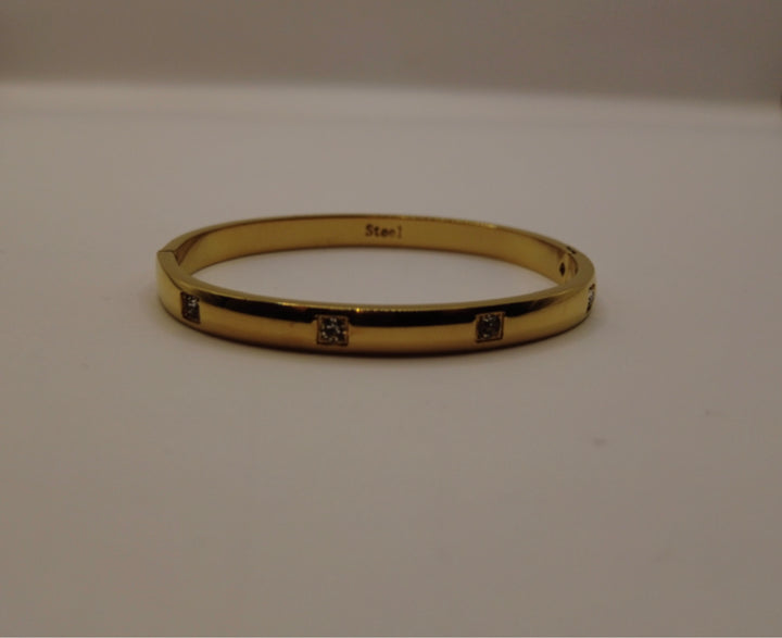 Goudkleurige Bangle Armband met Zirconia Steentjes