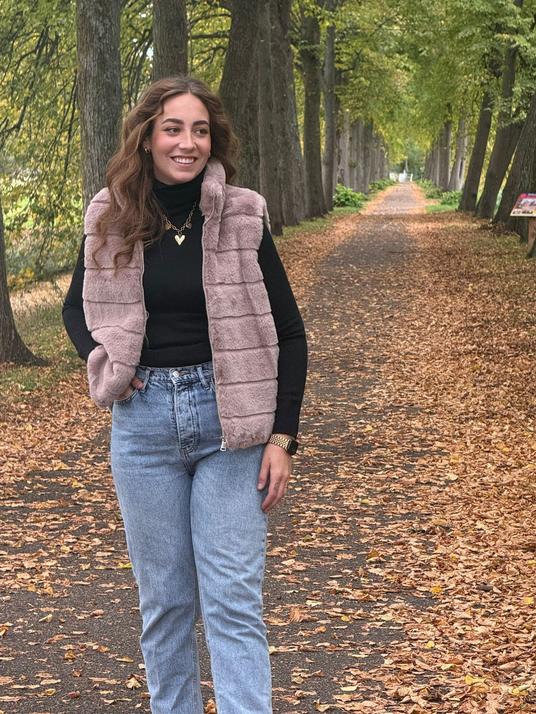 🤎 Taupe Faux Fur Bodywarmer – Chic, Warm & Tijdloos