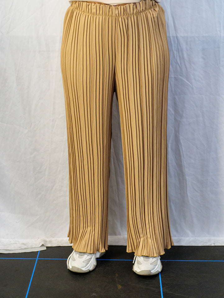 Yvette Plissé Broek