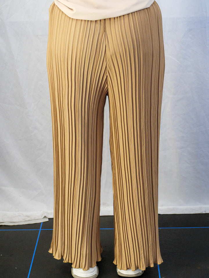 Yvette Plissé Broek