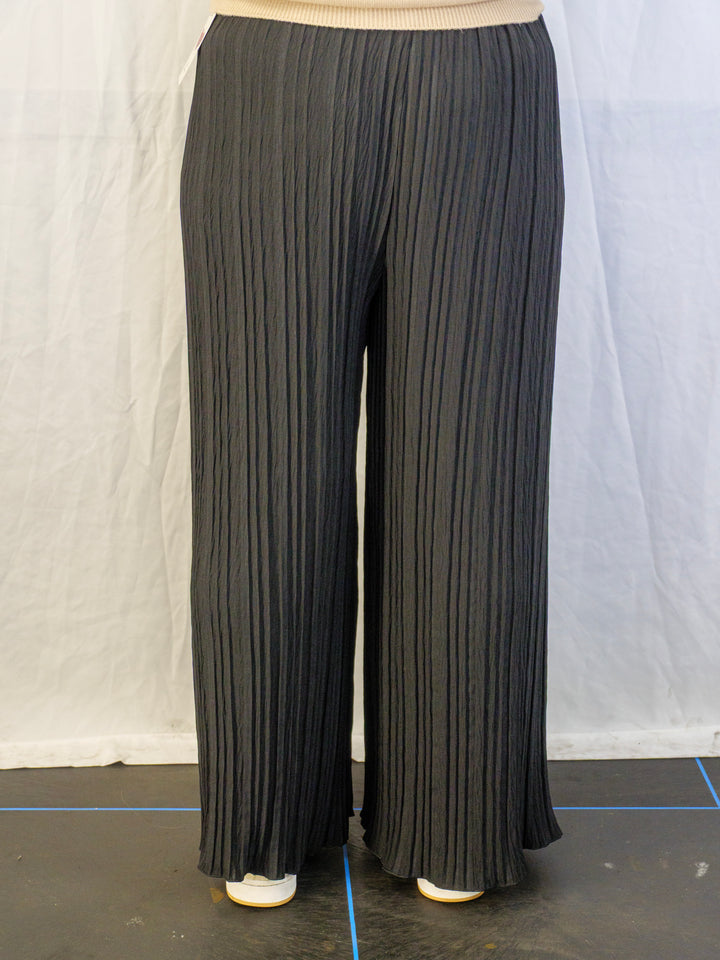 Yvette Plissé Broek