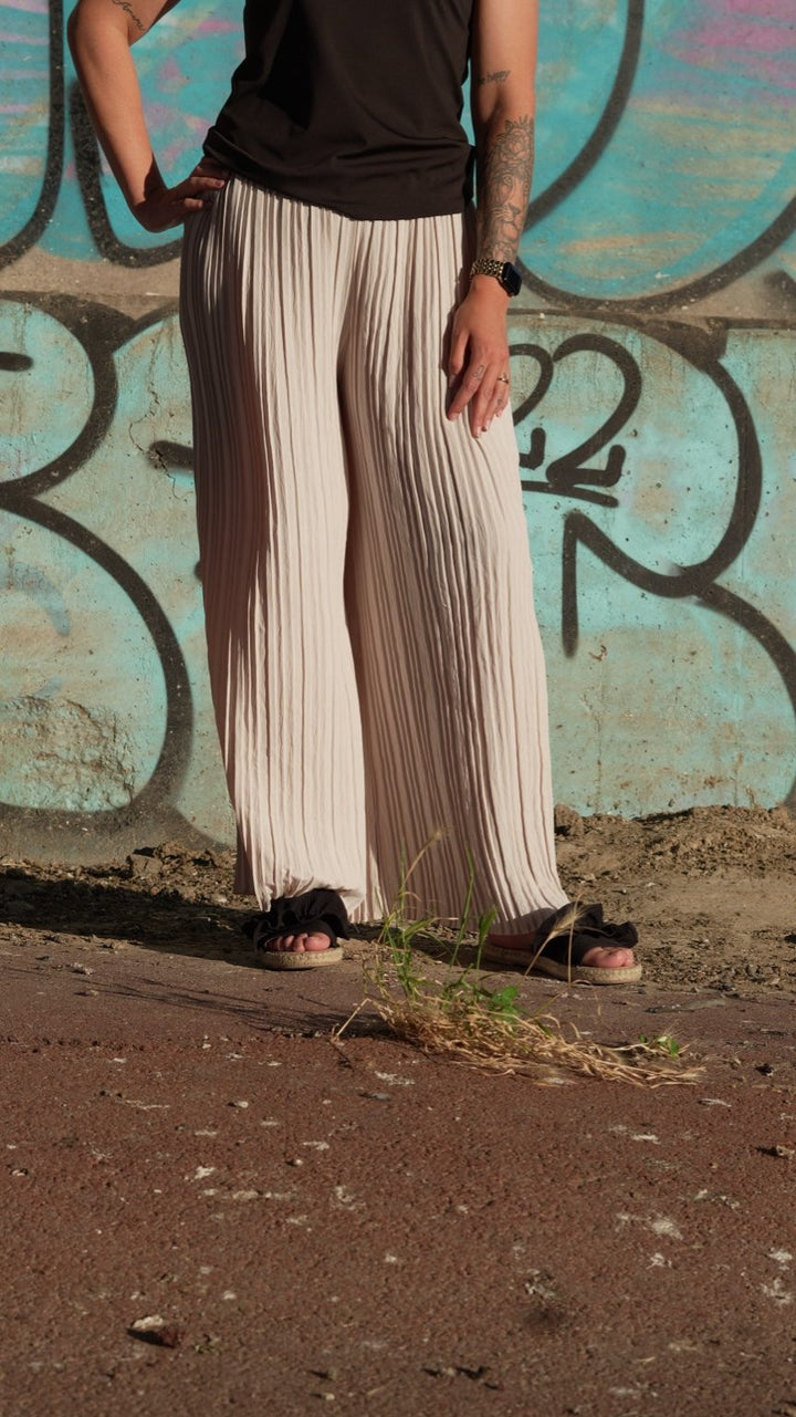 Yvette Plissé Broek