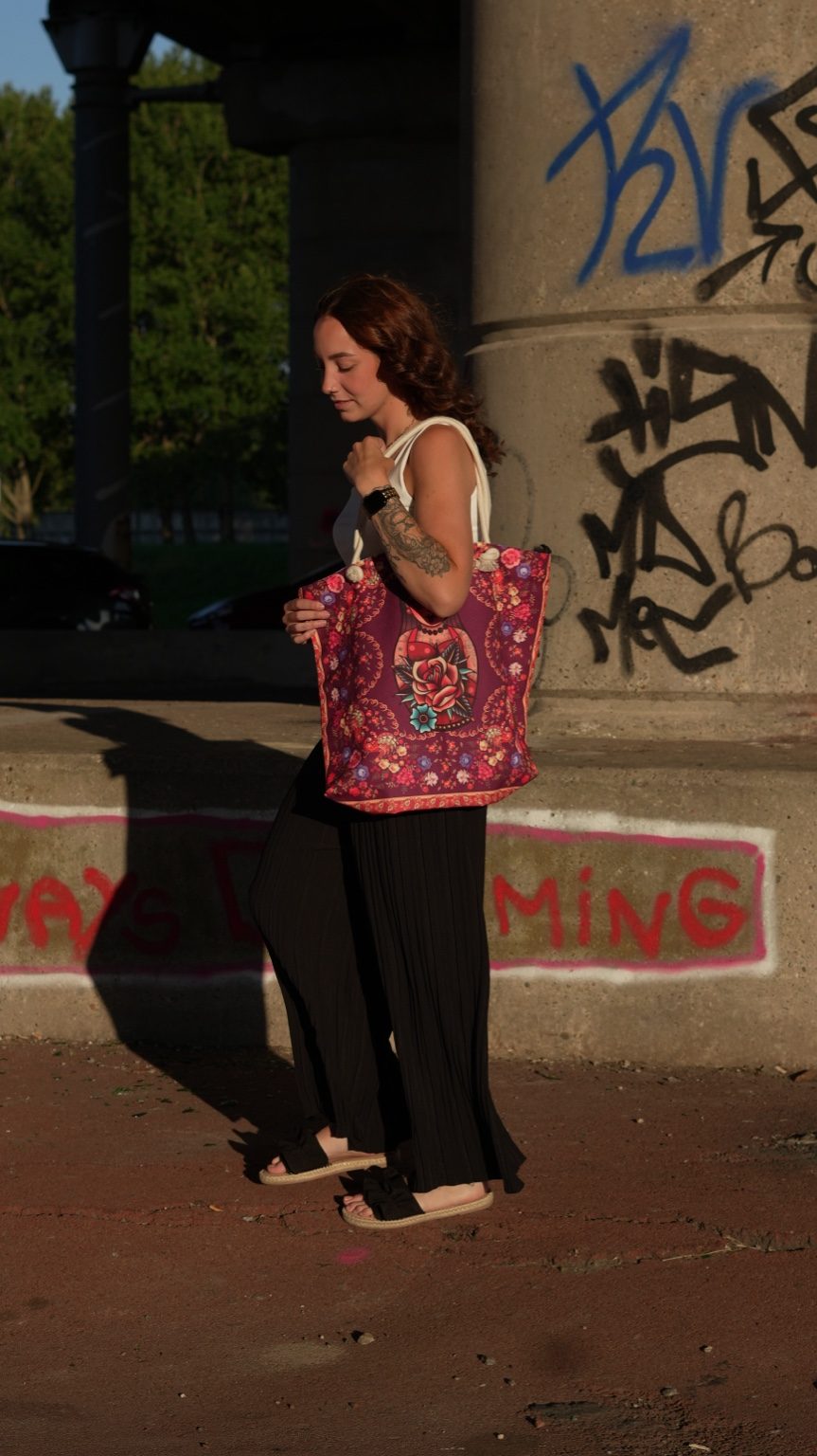 Tattoo Rose XL Shopper – Burgundy Bloom